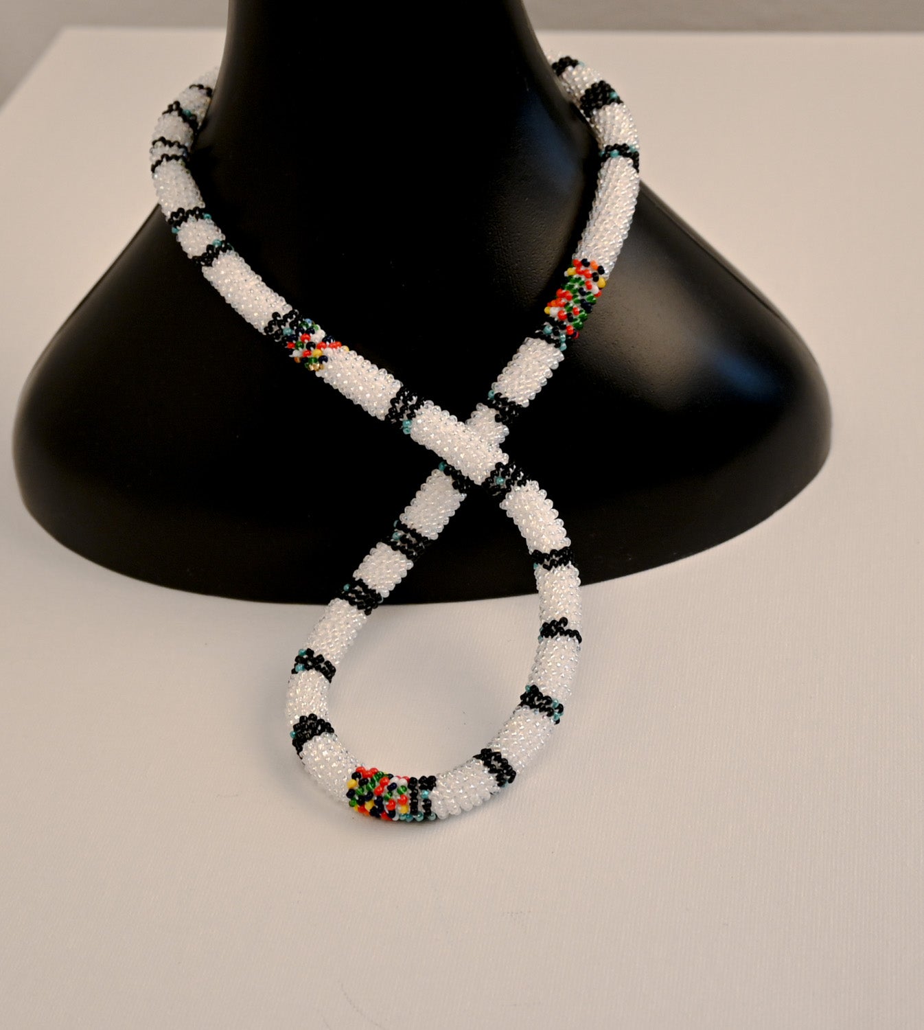 Crystal stripes necklace