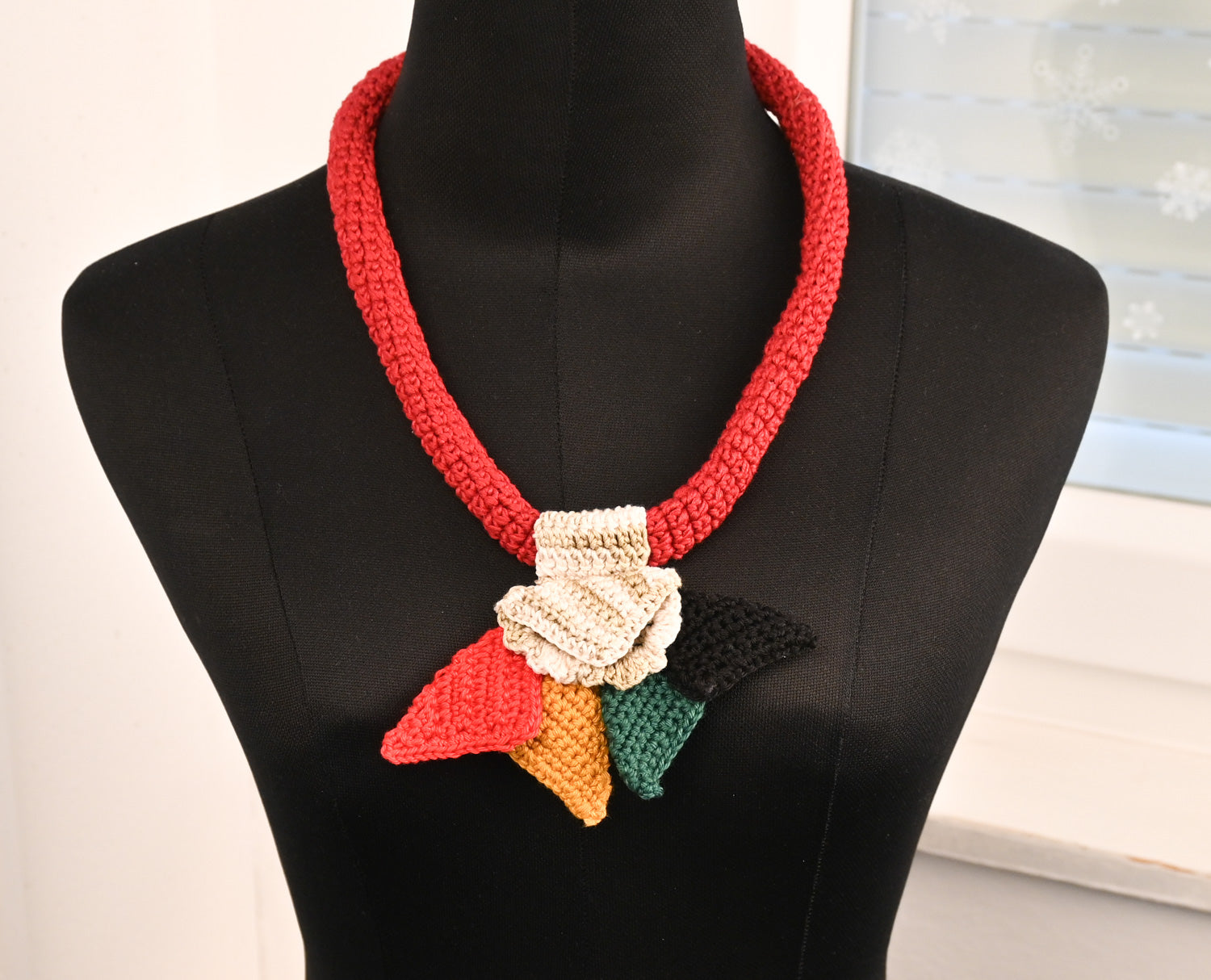 Flower  necklace - image 3