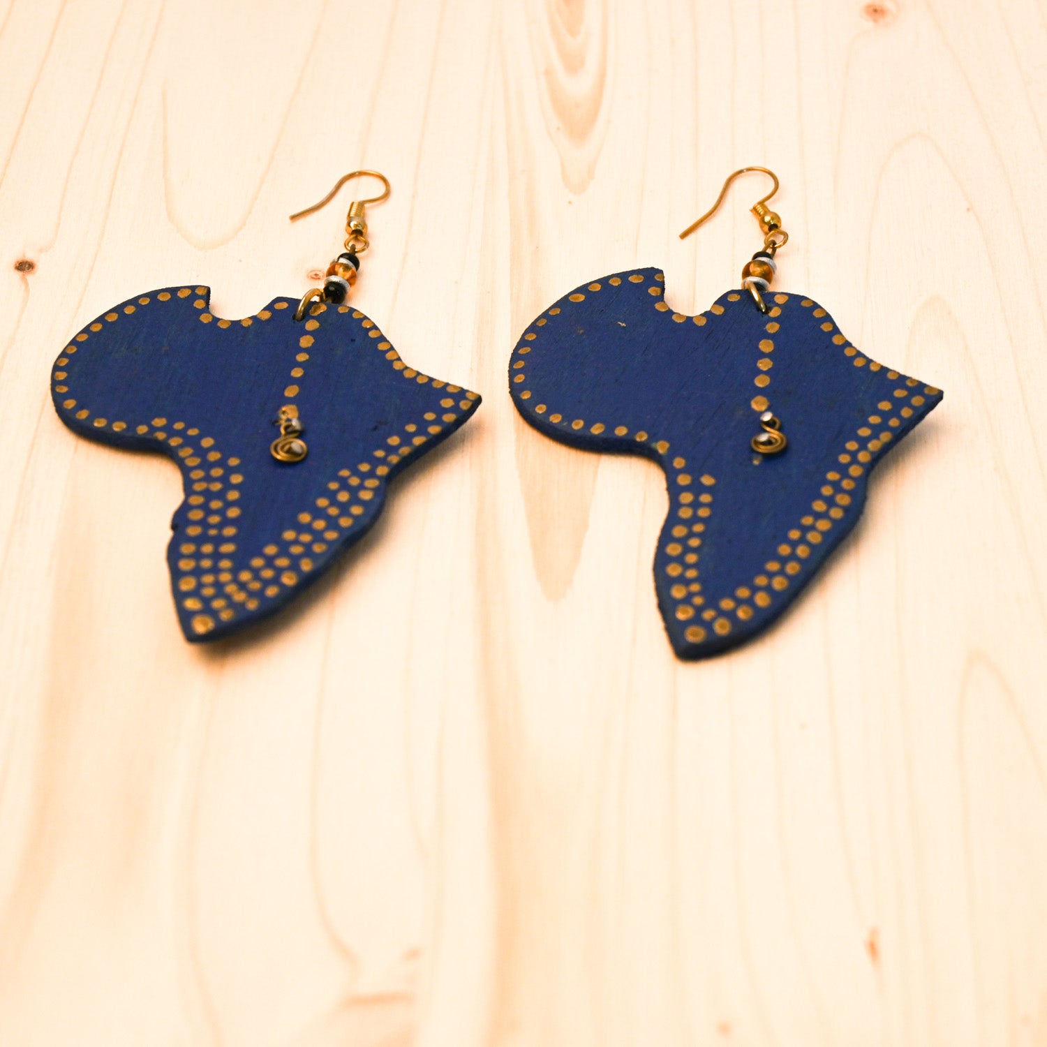 Wooden African map earring - image 3