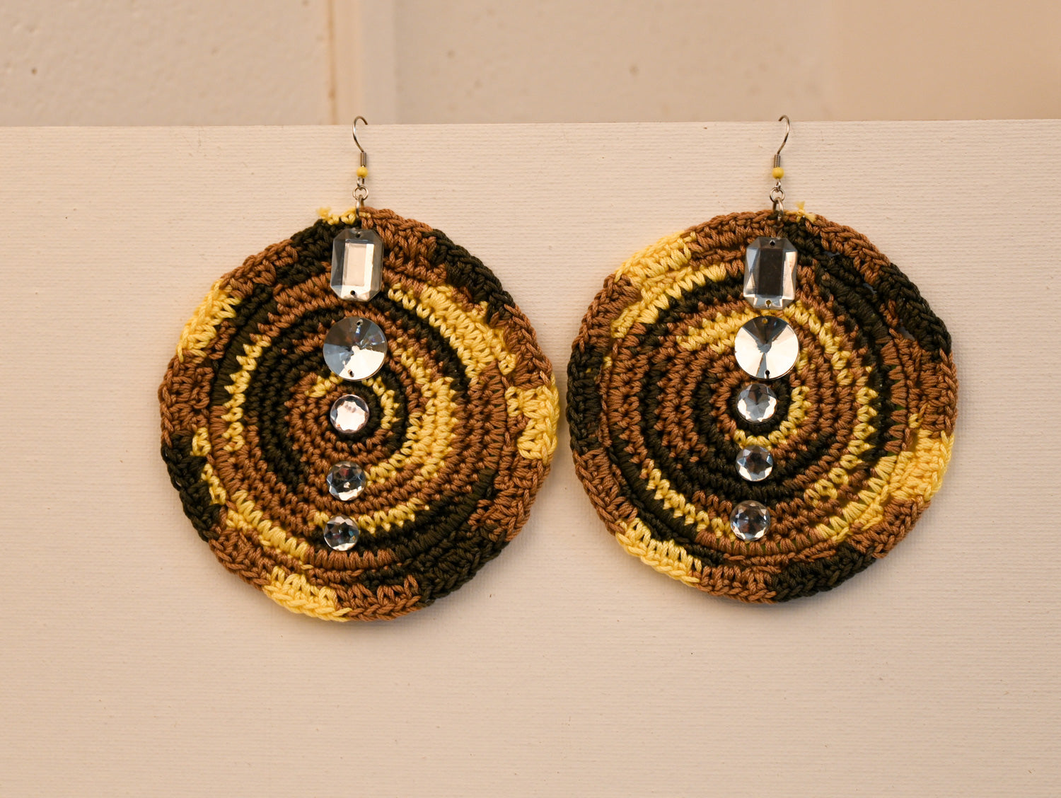Round earring - image 2